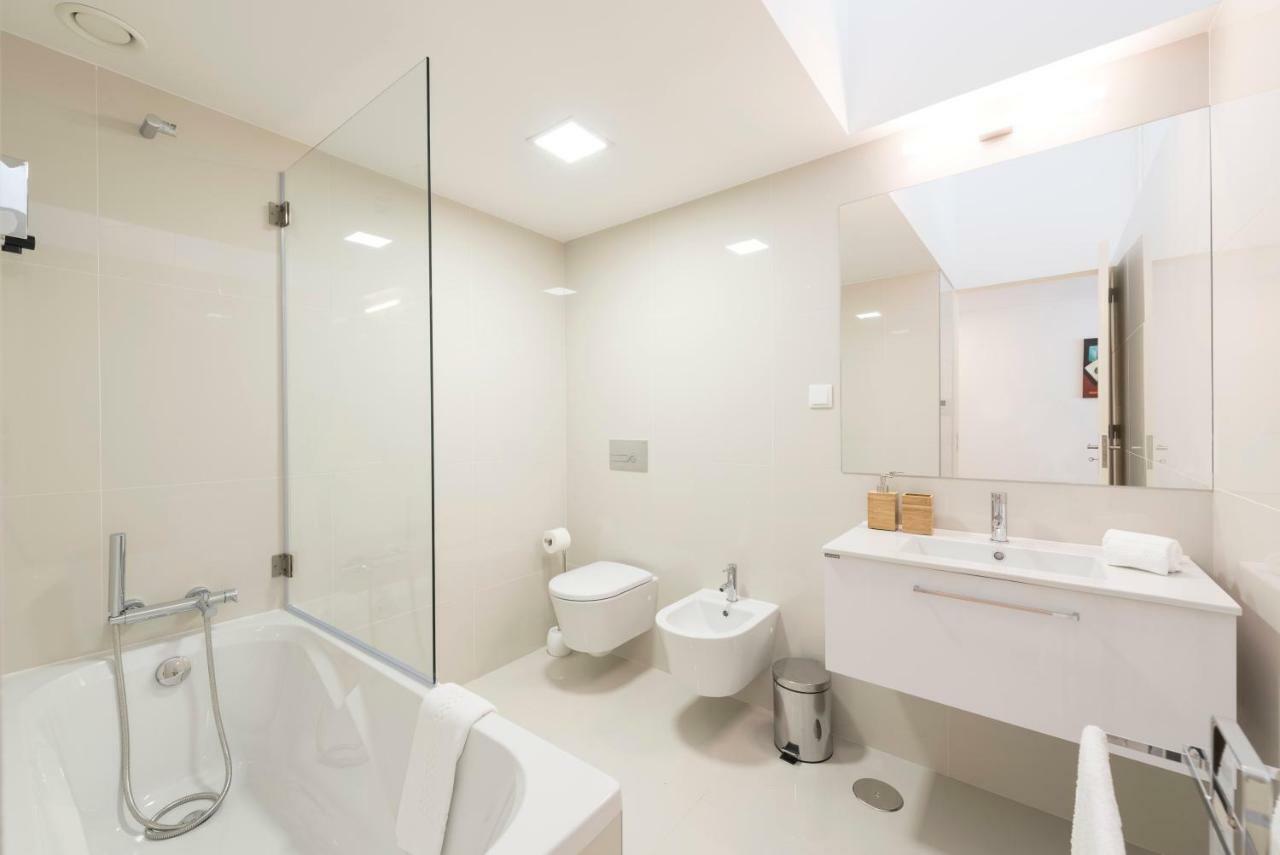 Bright Downtown Apartment Порто Екстериор снимка