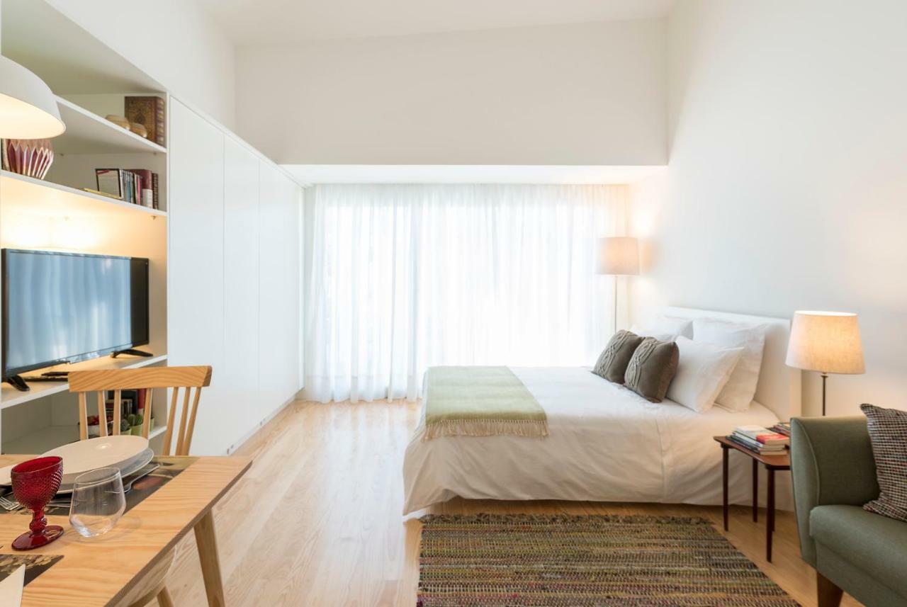 Bright Downtown Apartment Порто Екстериор снимка